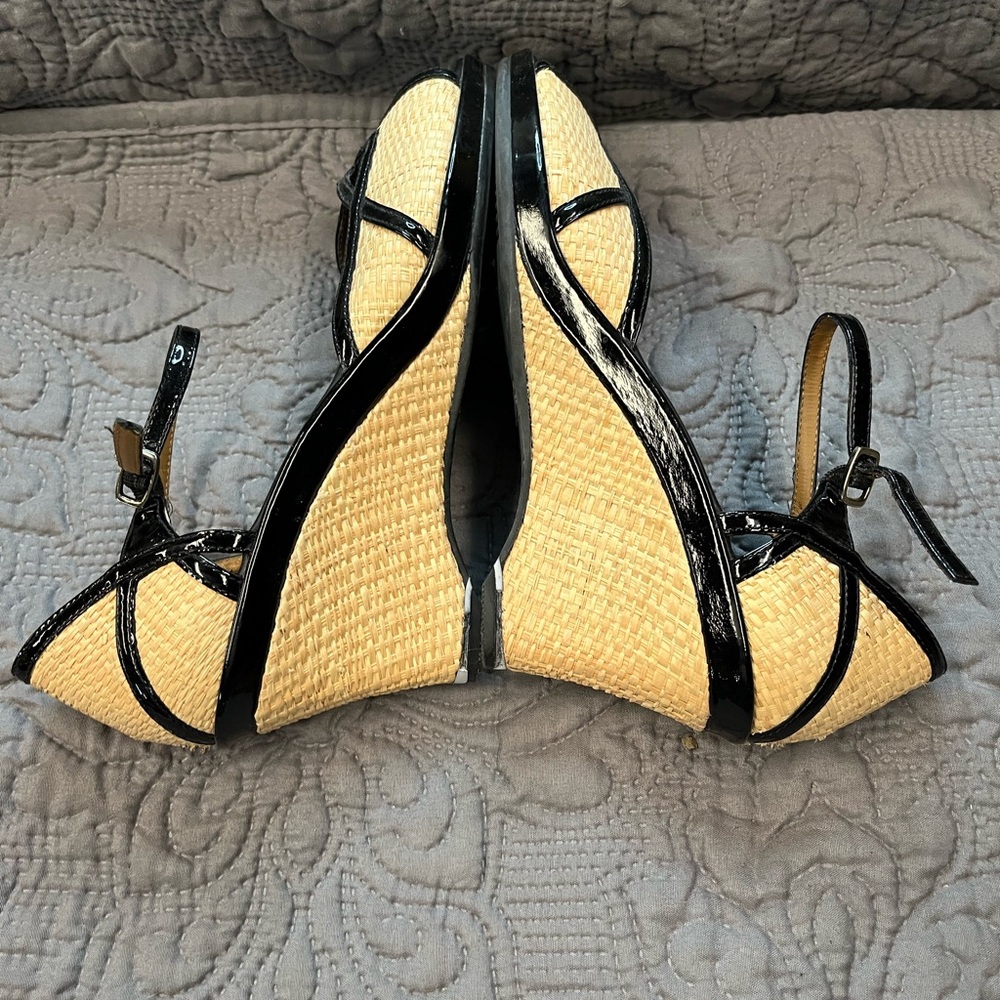 Chic Black and Straw Women's Shoes - Picture 3 of 5